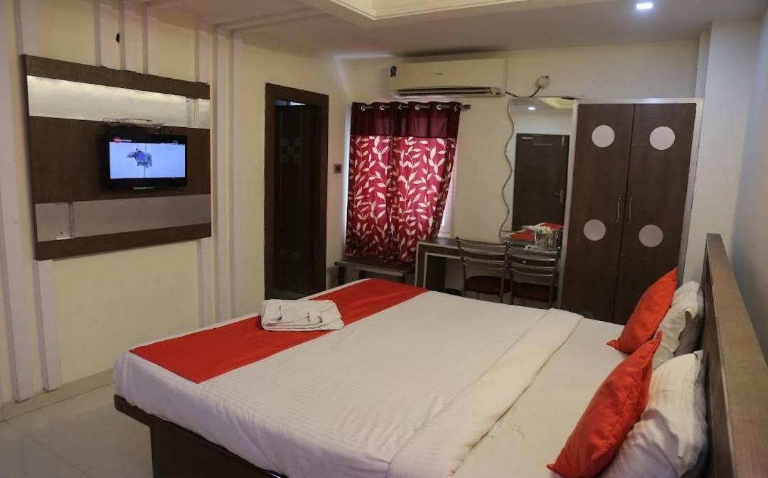 Padmavathi Family Guest House Визакхапатнам Екстериор снимка