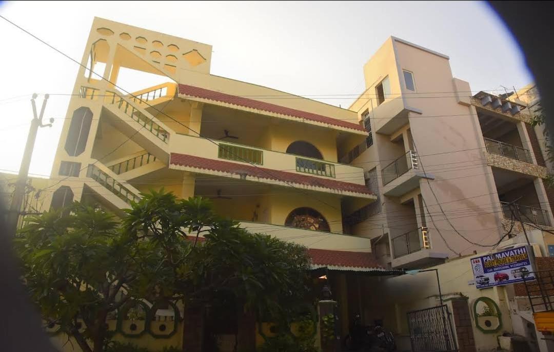 Padmavathi Family Guest House Визакхапатнам Екстериор снимка